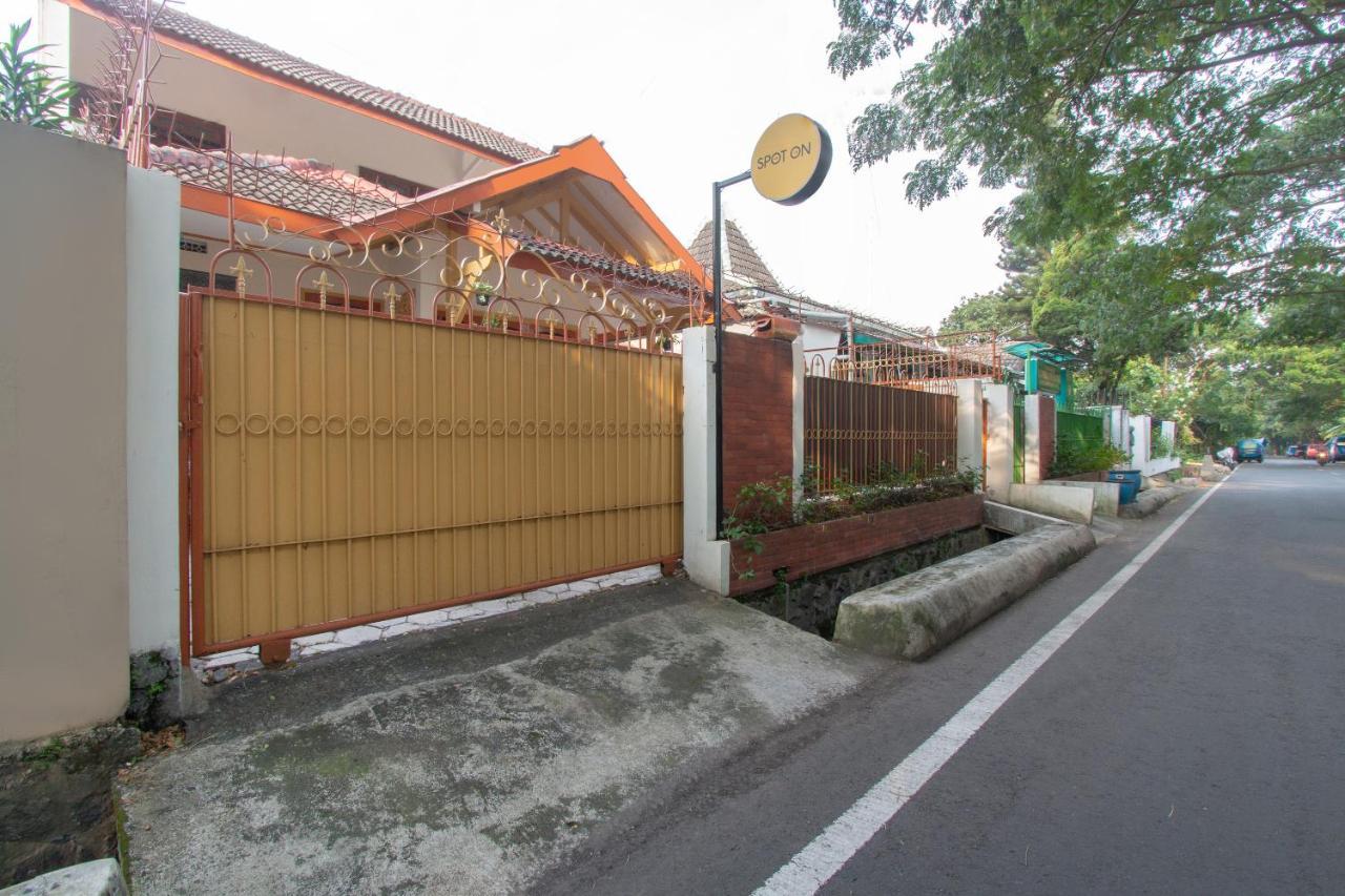 Spot On 3218 Bee Palm Family Syariah Hotel Malang Exterior photo